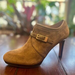 Franco Sarto Brown Suede Heeled Ankle Booties! Women’s size 8.5.
